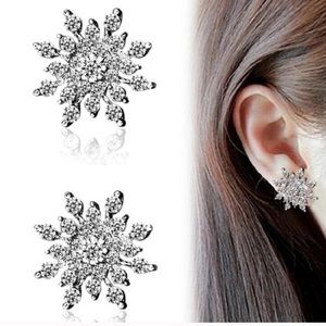 Snowflake Stud Earrings! ❄️